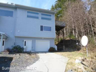 Main picture of 2940 Simpson Ave