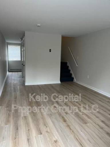 Main picture of 90 Ford St