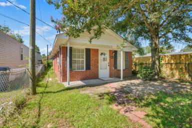 Main picture of 5841 Branch Ave