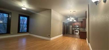 Main picture of 201 E Main St