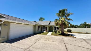 Main picture of 204 S Glades Trl