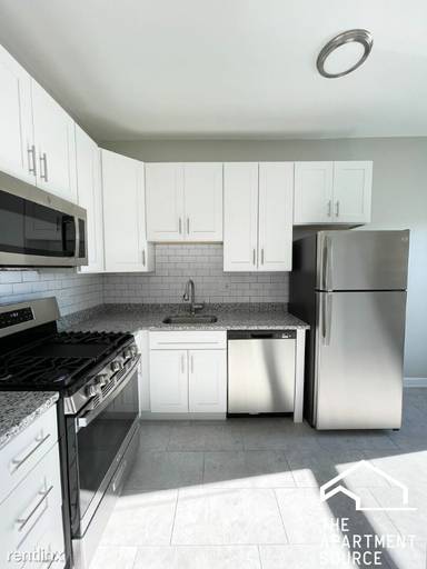 Main picture of 7600 N Sheridan Rd