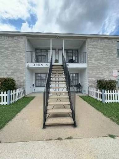 Main picture of 3305 Hereford Ln