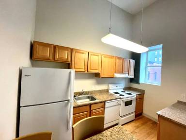 Main picture of 130 King Rd E