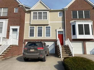 Main picture of 1947 E 85th St