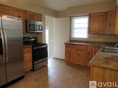 Main picture of 121 Bell Ave