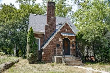 Main picture of 860 Fayette St