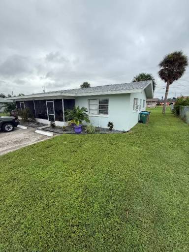 Main picture of 704 SE 46th Ter