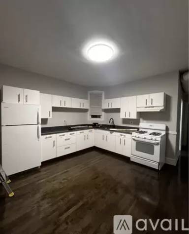 Main picture of 2141 S Fairfield Ave