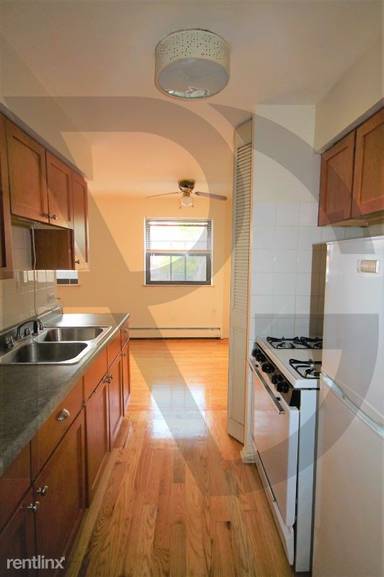 Main picture of 510 W Briar Pl