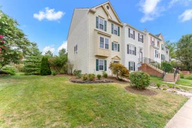 Main picture of 44132 Mistletoe Ter
