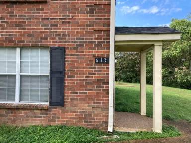 Main picture of 617 Castlegate Dr