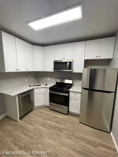 Main picture of 706 S State St