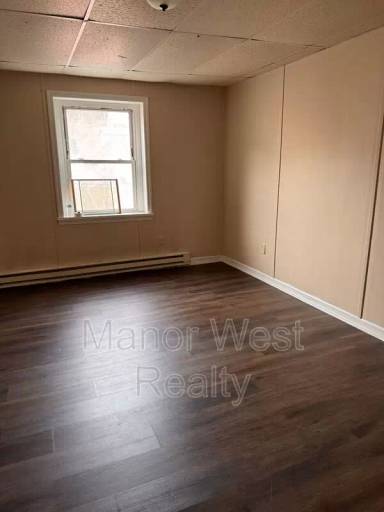 Main picture of 718 Centre St