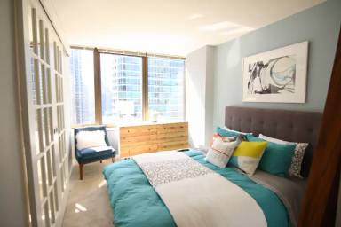 Main picture of 325 E Ontario St