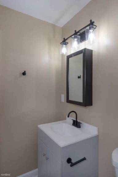 Main picture of 39 Ticknor Dr
