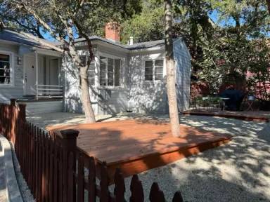 Main picture of 1913 Berryman St