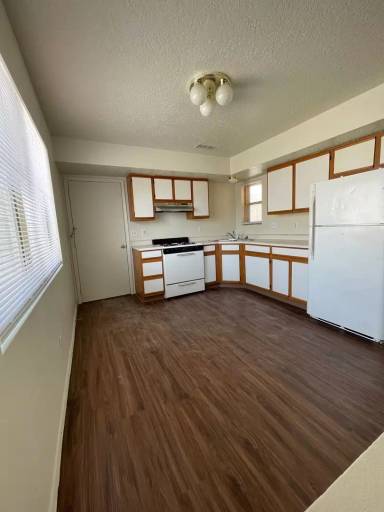 Main picture of 956 Harrison Dr NE