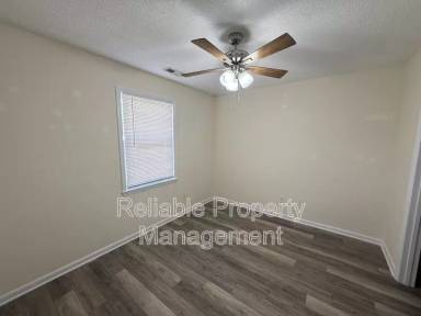 Main picture of 335 Moore St