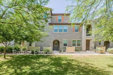 Main picture of 2334 E Huntington Dr