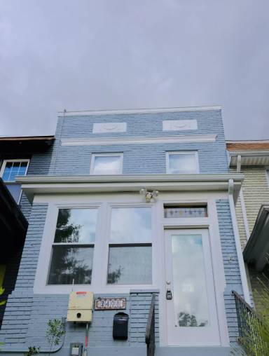 Main picture of 2408 2nd St NE