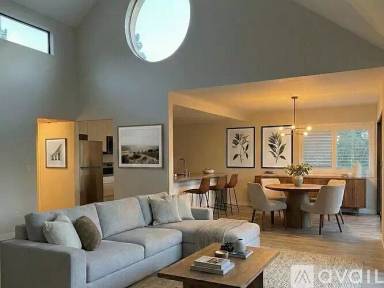 Main picture of 345 N Melrose Dr