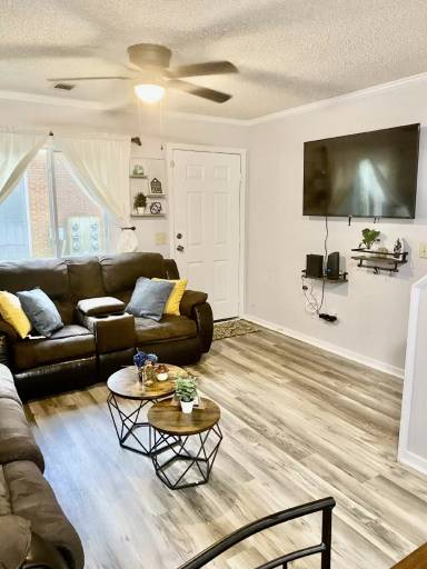 Main picture of 28 Canterbury Ct