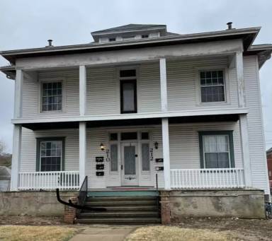 Main picture of 210 Illinois Ave