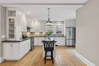 Main picture of 35 Everett Ave