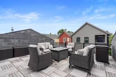 Main picture of 287 E Greenwood Ave