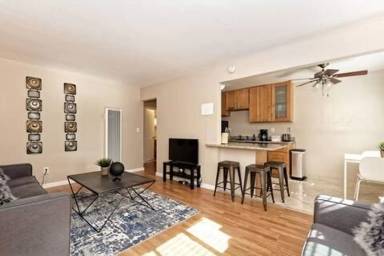 Main picture of 4015 Howe St