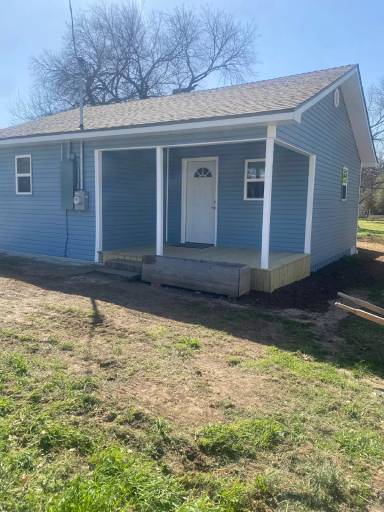 Main picture of 204 E 5th St