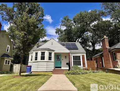 Main picture of 913 Joslin St SE