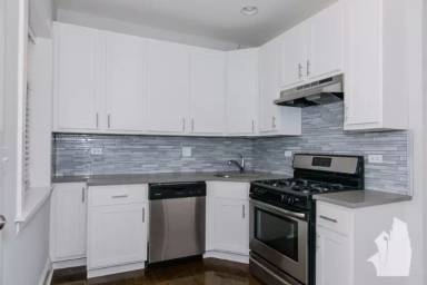Main picture of 5148 N Leavitt St