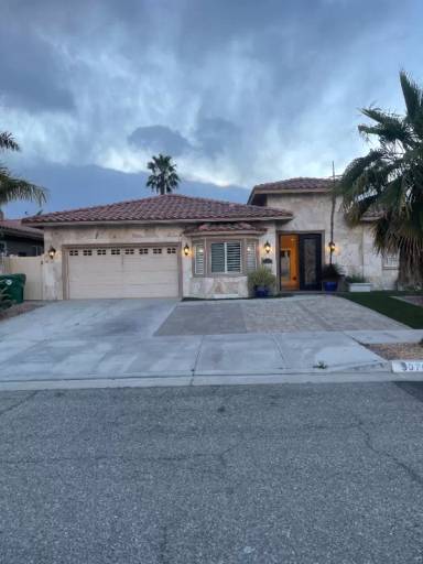 Main picture of 30707 Peggy Way