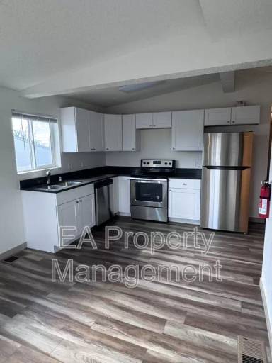 Main picture of 725 Edith Blvd SE