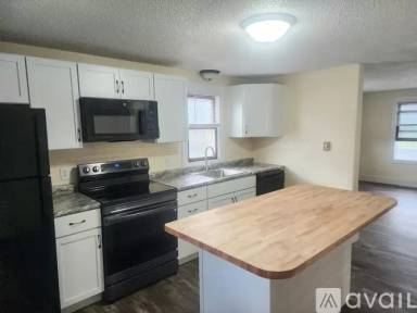Main picture of 3010 N Marion Rd