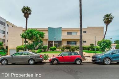 Main picture of 545 N Hayworth Ave