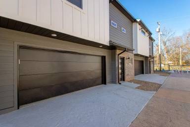 Main picture of 1220 W 4th St