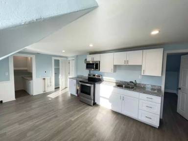 Main picture of 9 Oak St