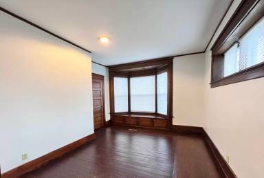 Main picture of 66 W Perry St