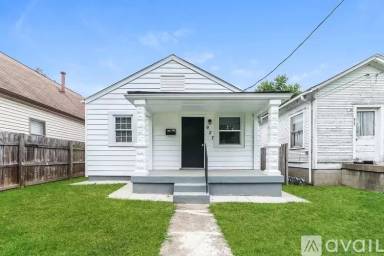 Main picture of 927 W Whitney Ave