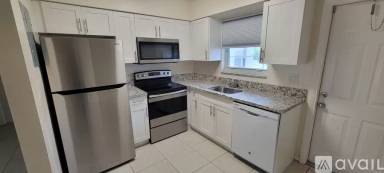 Main picture of 2011 NE 56th St