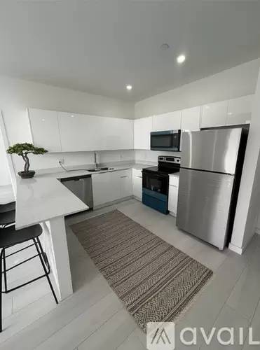 Main picture of 909 E 24th St