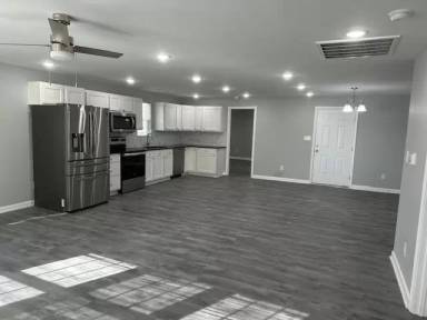 Main picture of 215 Seventh St