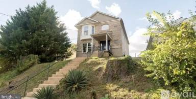 Main picture of 824 48th Pl NE