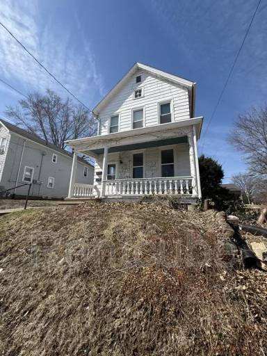 Main picture of 2757 Broadway St