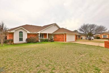 Main picture of 2965 Red Oak Cir