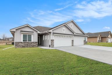 Main picture of 12312 N 149th Cir