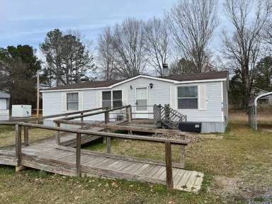Main picture of 73 Lisa Ln